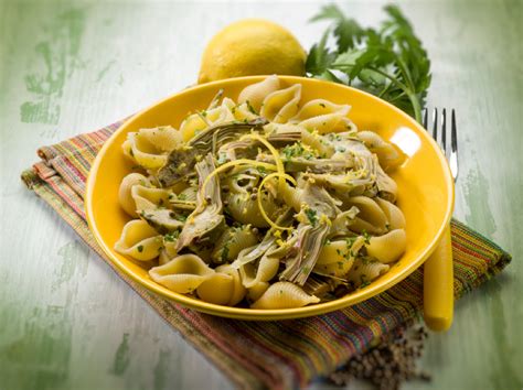 artichokes-in-a-garlic-and-olive-oil-sauce-arizona image