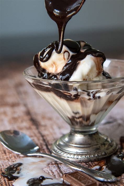 old-fashioned-hot-fudge-sauce-easy-thick image