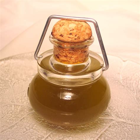 basil-infused-olive-oil-bigovencom image