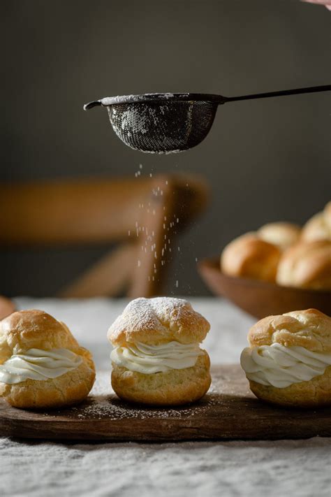 banana-cream-puffs-and-banana-rum-cocktail-two-cups image