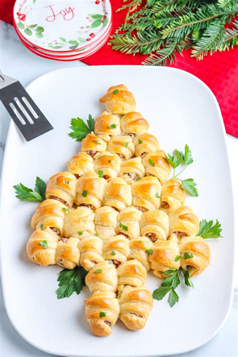 pull-apart-crescent-roll-christmas-tree-easy-budget image