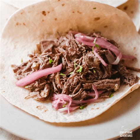 how-to-make-shredded-beef-tacos-tacos-de-carne image
