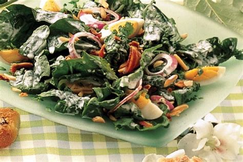 spinach-salad-with-chunky-blue-cheese-dressing image