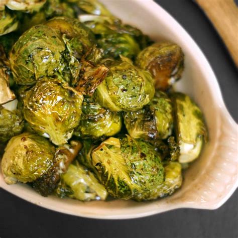 balsamic-roasted-brussels-sprouts-detoxinista image