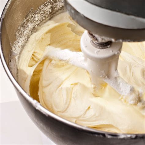classic-butter-icing-recipe-rogers-lantic-sugar image