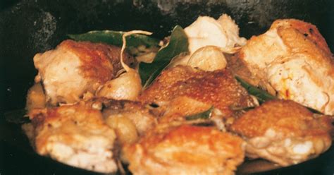 pollo-al-ajillo-chicken-cooked-with-bay-garlic-and-white image