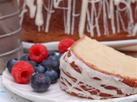 southern-whipped-cream-cheese-pound-cake-divas image