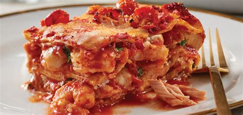 roasted-red-pepper-tomato-seafood-lasagna-sobeys image