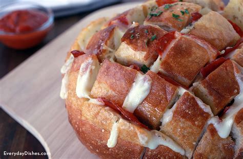 cheese-and-pepperoni-stuffed-pull-apart-pizza-bread image