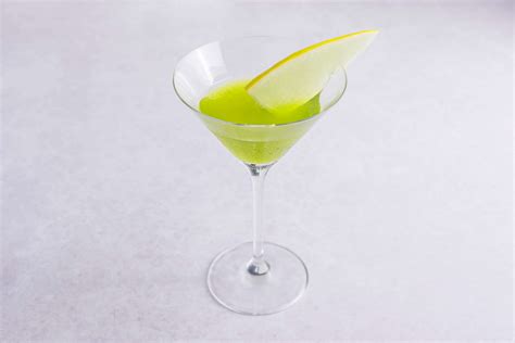 japanese-slipper-cocktail-recipe-with-midori-the image