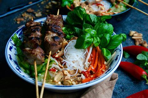 vietnamese-vermicelli-noodle-salad-with-pork-skewers image