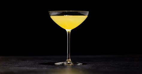 flying-dutchman-cocktail-recipe-liquorcom image