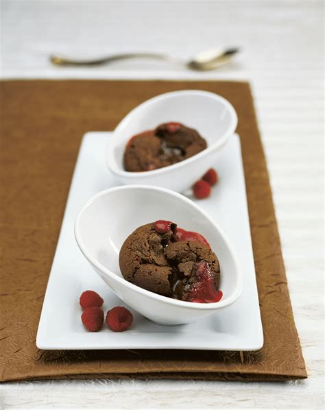chocolate-volcanoes-with-raspberry-coulis-the-best image