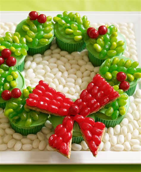 holiday-wreath-cupcakes-recipe-jelly-belly image