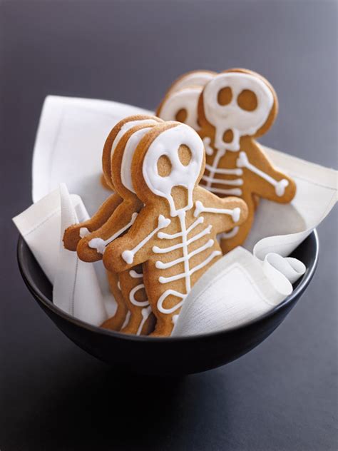 halloween-gingerbread-skeletons-donna-hay image