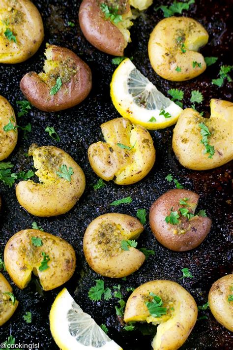 garlic-parsley-smashed-small-new-potatoes image
