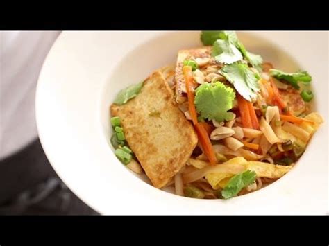 vegetable-and-tofu-pad-thai-everyday-food-with image
