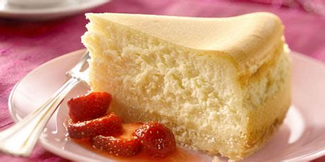 ultimate-vanilla-cheesecake-with-shortbread-crust image
