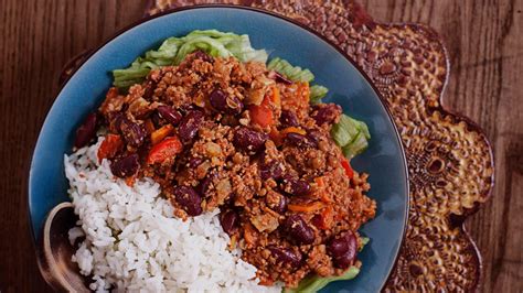 chilli-con-carne-and-rice-healthy-eating-recipe-schwartz image