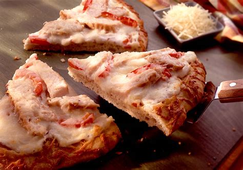grilled-chicken-alfredo-pizza-recipe-sargento image