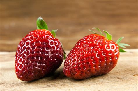 how-to-caramelize-strawberries-livestrong image