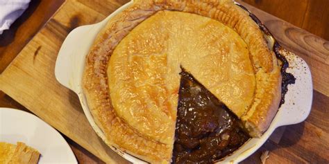 steak-and-kidney-pie-with-smoked-oysters-great image