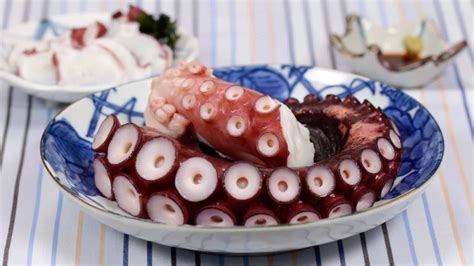 how-to-boil-a-fresh-giant-pacific-octopus-arm-boiled image