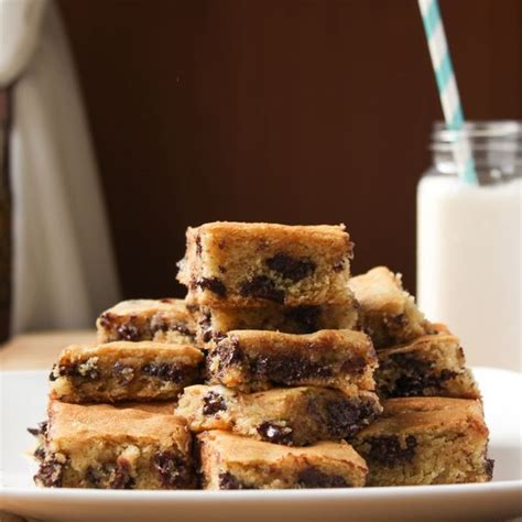 ghirardelli-chocolate-chip-cookie-bars-pinterest image