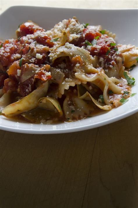 farfalle-pasta-with-artichoke-hearts-and-tomatoes image