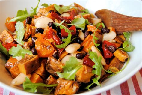 brazilian-chicken-with-black-beans-women-fitness image