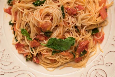 perfect-pomodoro-sauce-with-capellini-the image