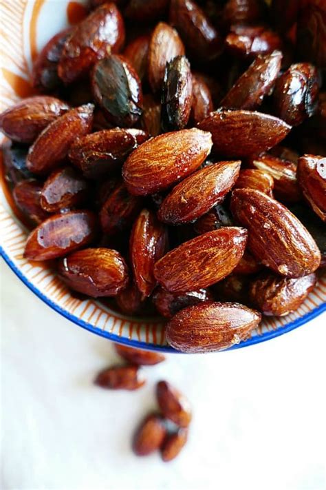 maple-roasted-almonds-its-a-veg-world-after-all image