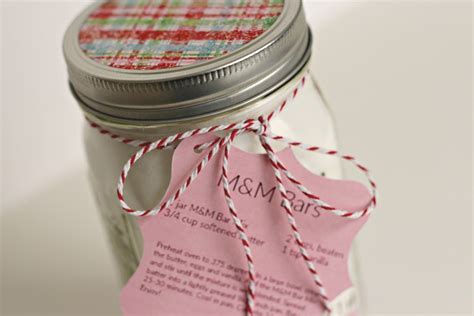 mm-cookie-bars-in-a-jar-organize-and-decorate image