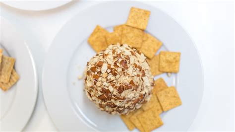 horseradish-cheddar-cheese-ball image