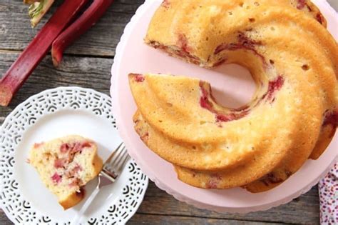 strawberry-rhubarb-bundt-cake-a-pretty-life-in-the image