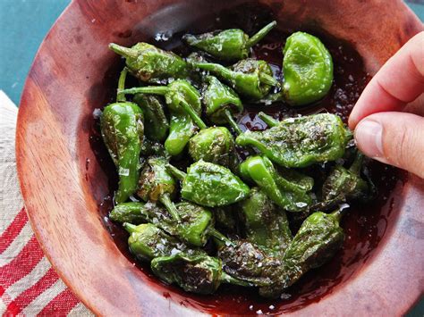 how-to-make-padron-peppers-pimientos-de-padrn image