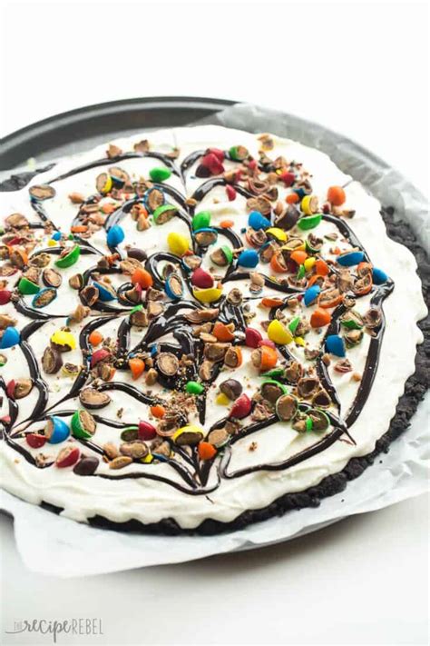 frozen-ice-cream-dessert-pizza-treatzza-pizza-copycat image