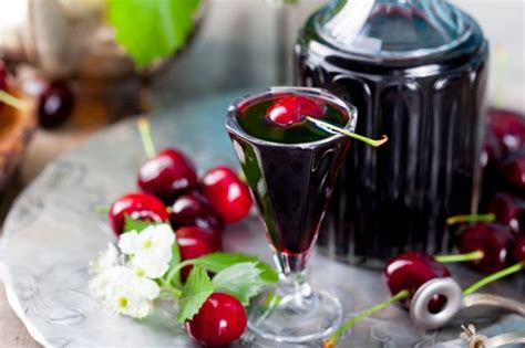homemade-cherry-liqueur-recipe-cookist image