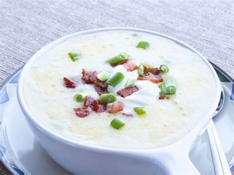 copycat-houlihans-baked-potato-soup image