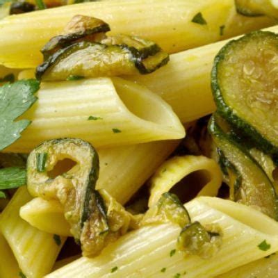 copycat-olive-garden-pasta-con-zucchini image
