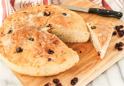 no-knead-cranberry-cheese-skillet-bread-whats-mary-doing image
