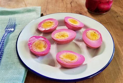 amish-pickled-eggs-and-beets-recipe-yankee-magazine image