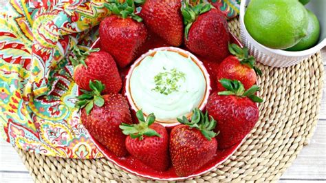 how-to-make-an-easy-key-lime-cheesecake-dip-mess image