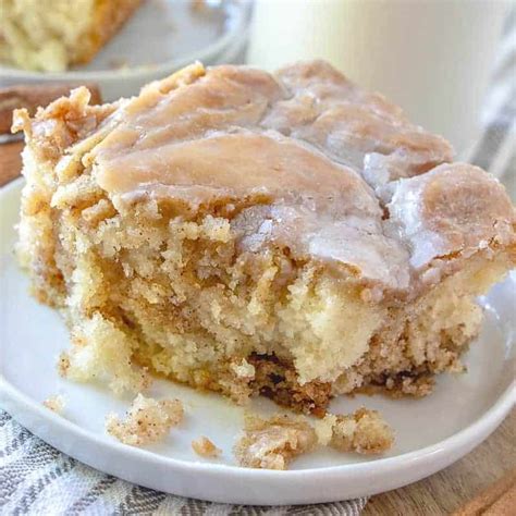 homemade-cinnamon-roll-cake-video-the-country image