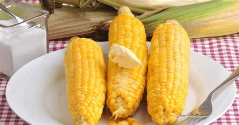how-to-microwave-corn-on-the-cob-easiest-way image