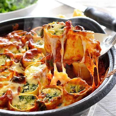 spinach-and-ricotta-rotolo-italian-lasagna-roll-ups image