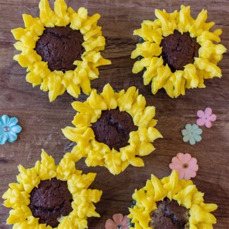 sunflower-cupcakes-step-by-step-decorating-guide image
