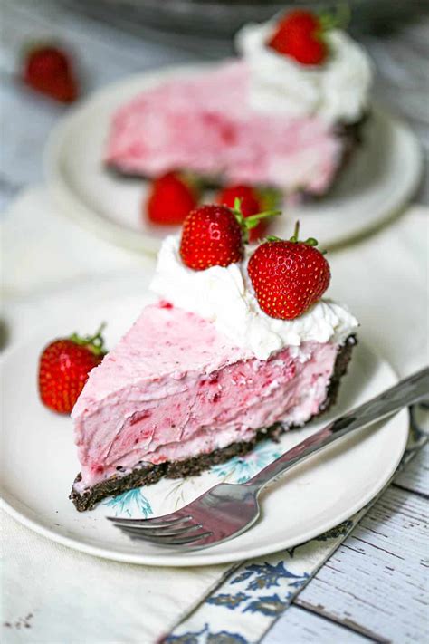 frozen-strawberry-cheesecake-the-baking-chocolatess image