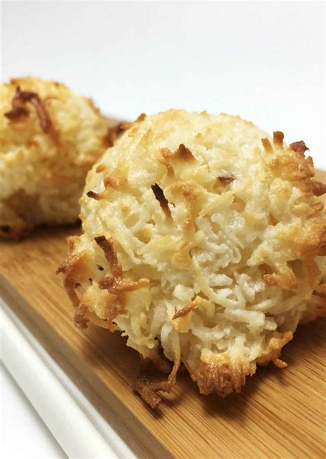 coconut-macaroons-congolais-or-rochers-coco-baking image