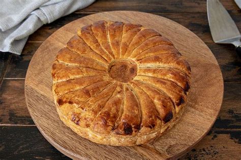 easy-pithivier-recipe-galette-de-rois-or-king-cake image